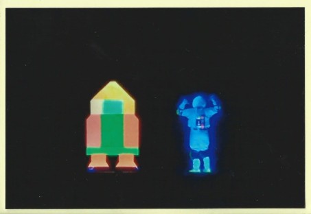 schwarzer Hintergrund, Rakete und Astronaut in Neonfarben